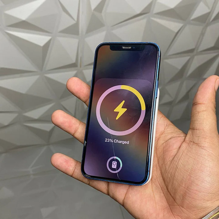 MagSafe Wireless Powerbank - 5000mAh Battery Capacity | 7 Days Replacement Policy | Cash on Delivery (COD)